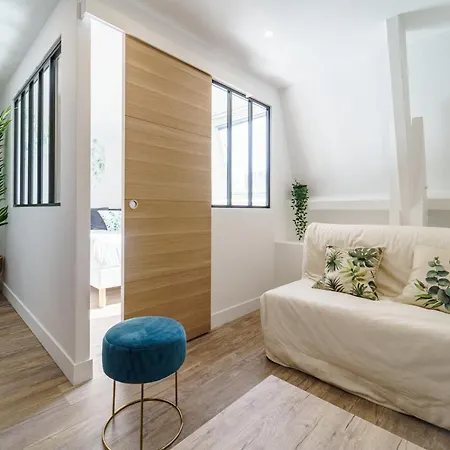 Parisian Flat With Eiffel Tower View